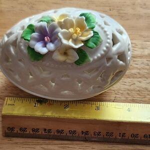 Ceramic EASTER EGG White with Colorful Flowers Tealight Potpourri Satchet